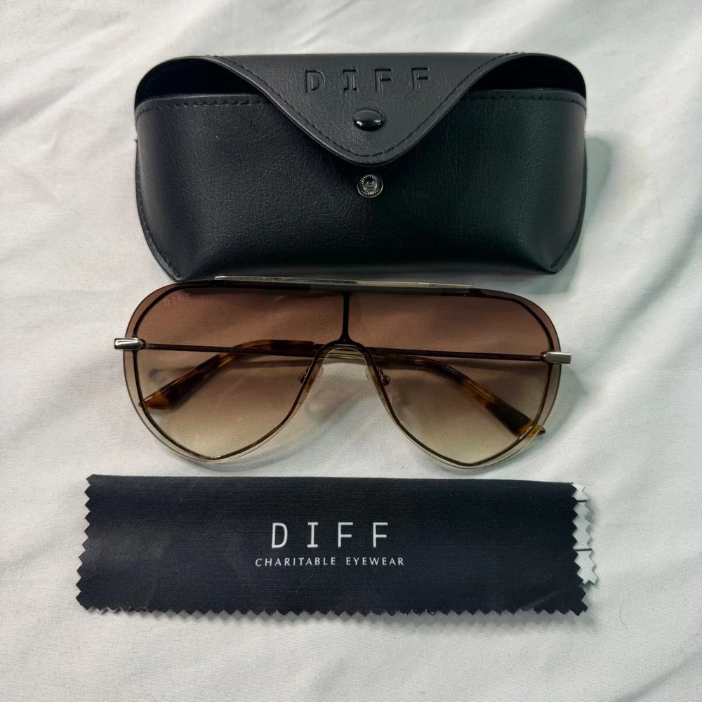DIFF Eyewear Imani Gold Tortoise Oversized Aviator Sunglasses with Case & Cloth